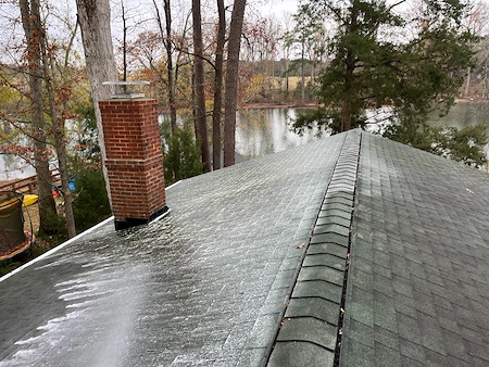 Common Exterior Cleaning Problems for Lakefront Homes Around Lake Murray