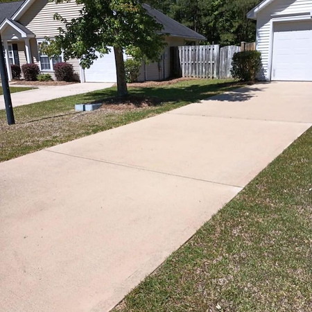 Driveway Cleaning for Oil Spots, Rust, and Algae: What Works (and What Doesn’t)