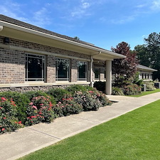 Lakeside-Softwash-offers-exceptional-exterior-cleaning-services-for-Chapin-Pediatrics-in-Chapin-SC 24