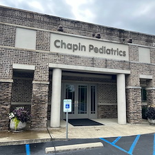 Lakeside-Softwash-offers-exceptional-exterior-cleaning-services-for-Chapin-Pediatrics-in-Chapin-SC 2